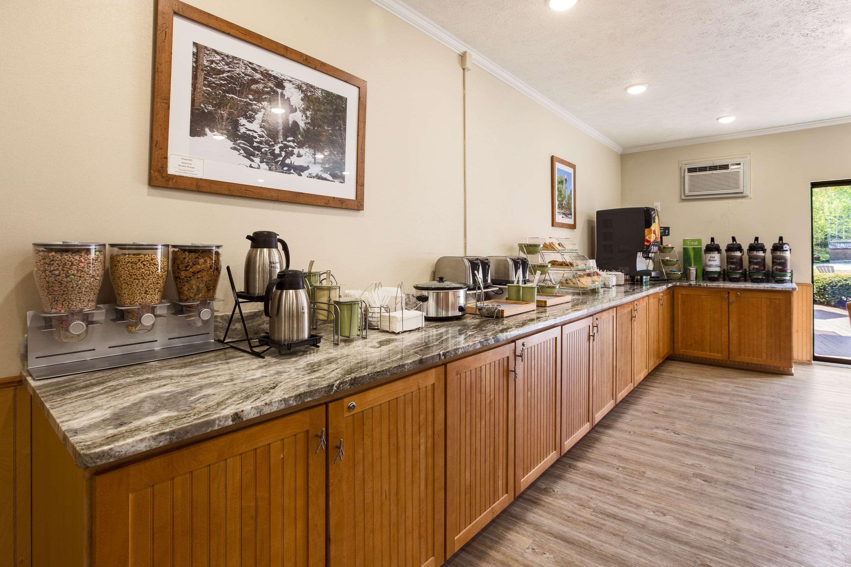 Quality Inn Petoskey-Harbor Springs מראה חיצוני תמונה