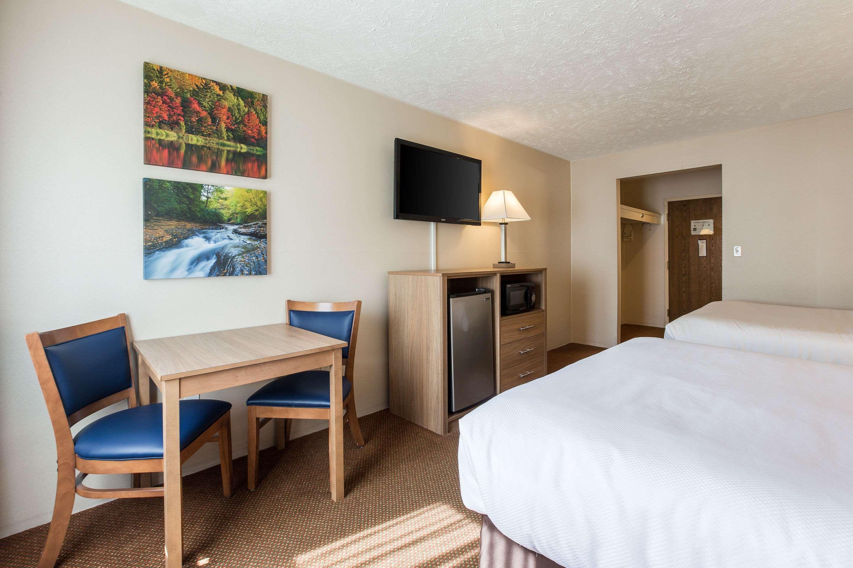 Quality Inn Petoskey-Harbor Springs מראה חיצוני תמונה
