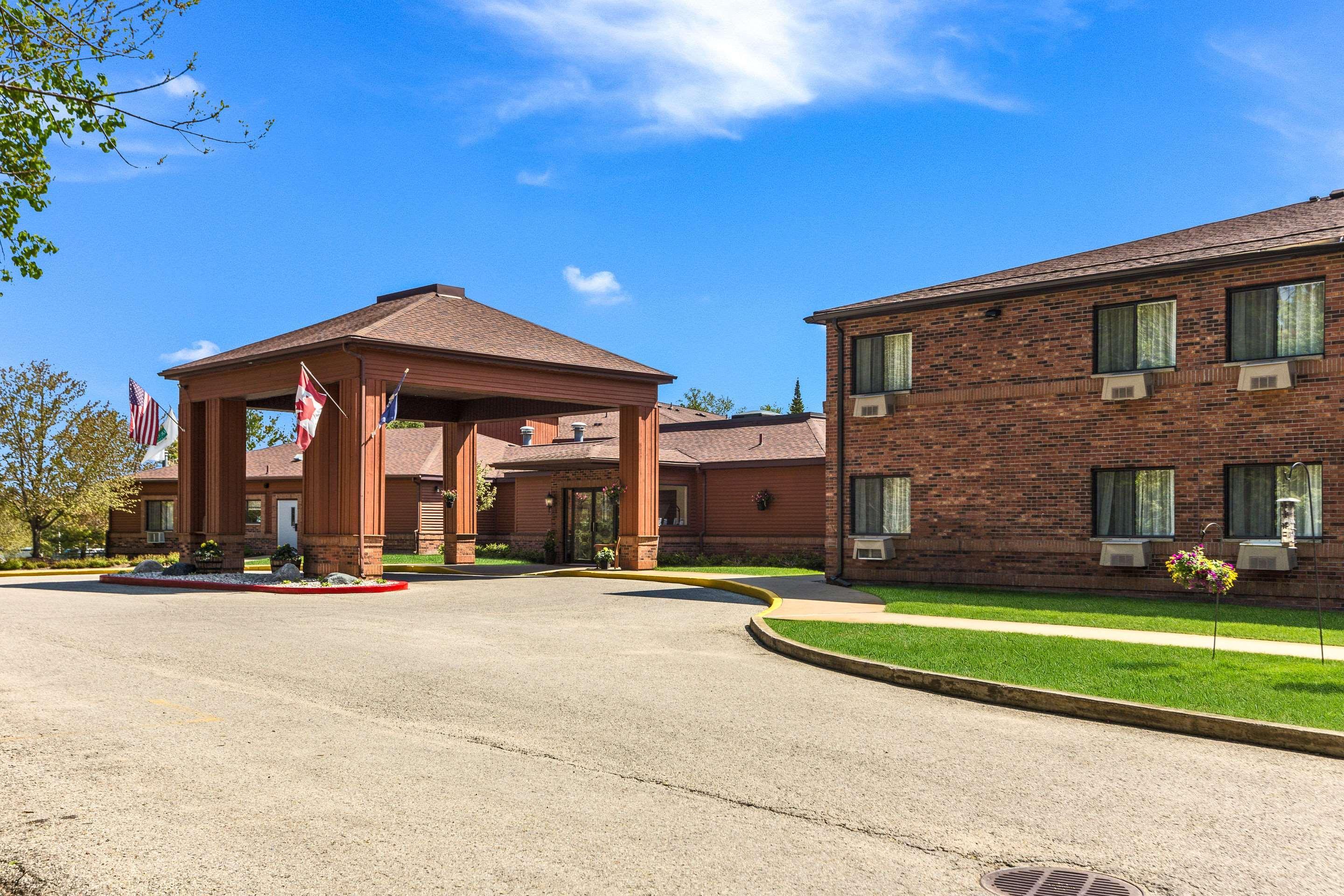 Quality Inn Petoskey-Harbor Springs מראה חיצוני תמונה