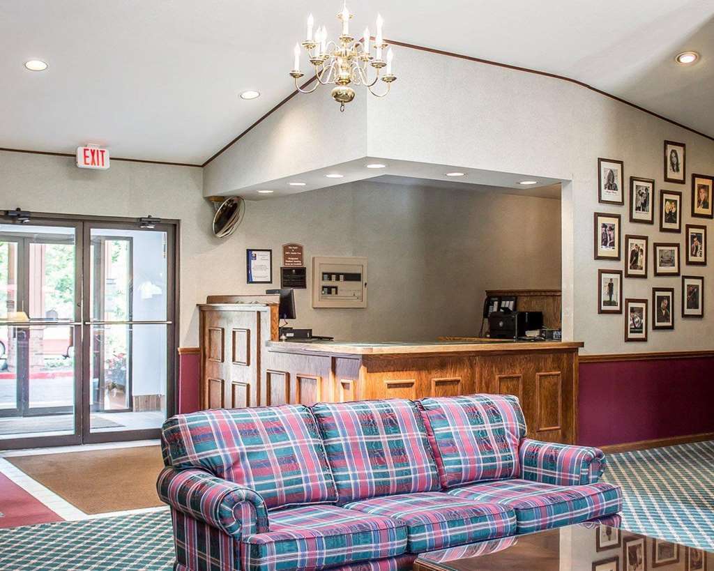 Quality Inn Petoskey-Harbor Springs מראה פנימי תמונה